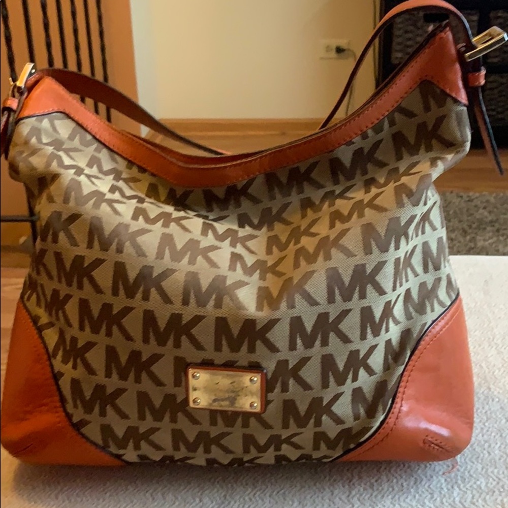 Micheal Kors Purse - Picture 8 of 8